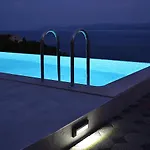 דירה Sea-view Retreat In