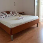 Sea-view Retreat In דירה