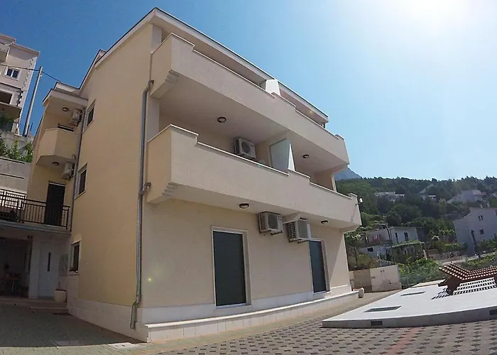 Sea-view Retreat In سيلينا