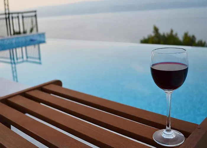 Sea-view Retreat In * سيلينا
