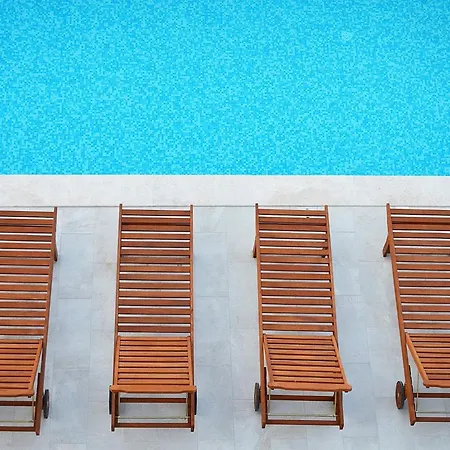 Sea-view Retreat In شقة