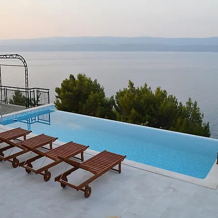 Sea-view Retreat In Lejlighed