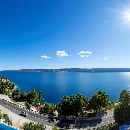Sea-view Retreat In Апартаменти