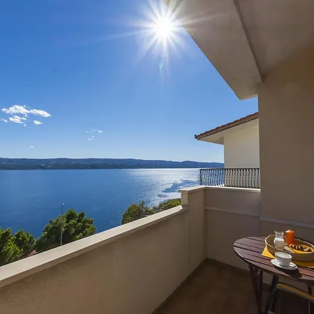 Sea-view Retreat In Apartmán Celina